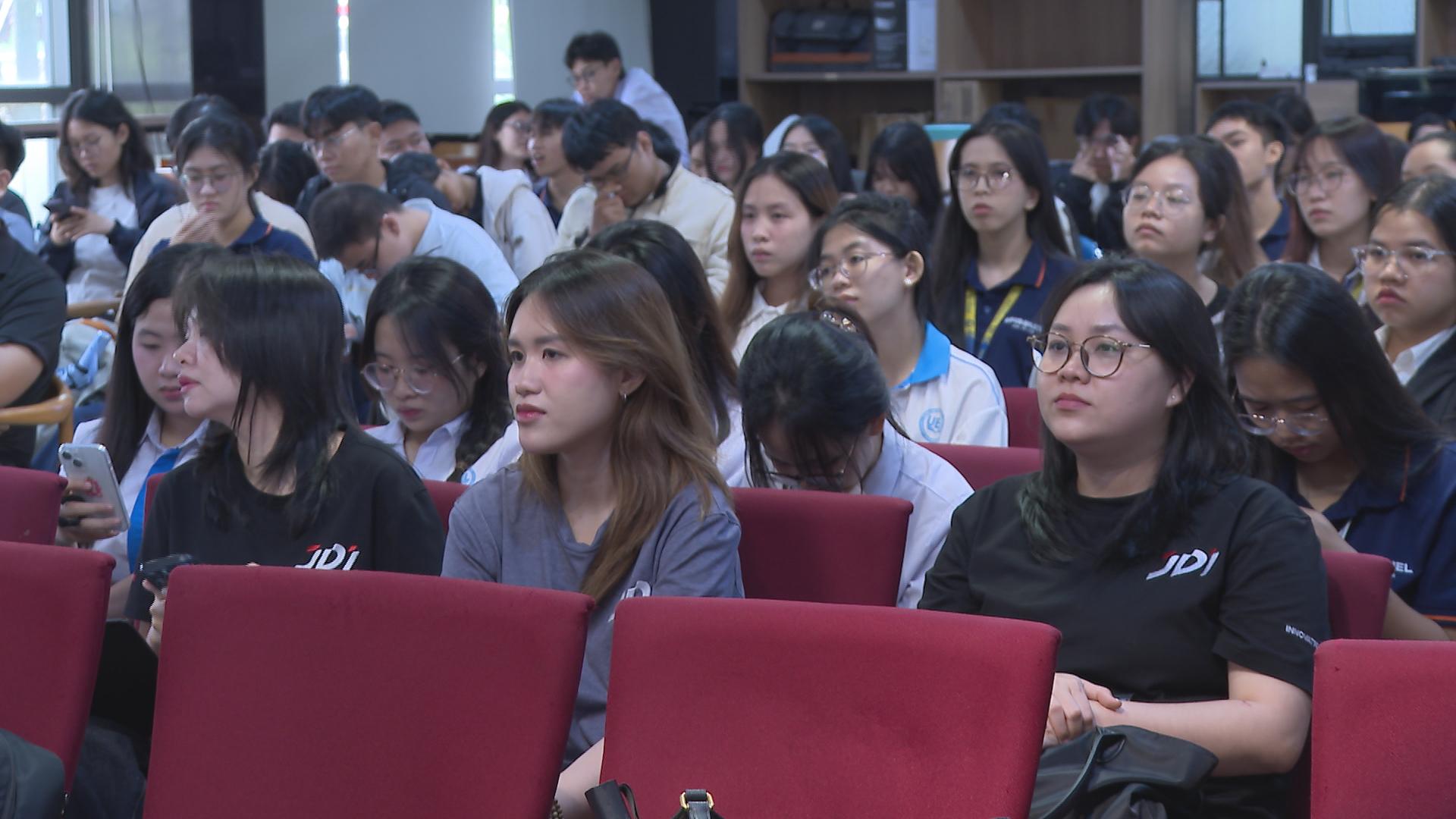 Đại học Kinh tế – Luật mở hướng huấn luyện mới cho doanh nghiệp 3 Đưa A.I vào đào tạo: Đại học Kinh tế – Luật mở hướng huấn luyện mới cho doanh nghiệp - Ảnh 3.