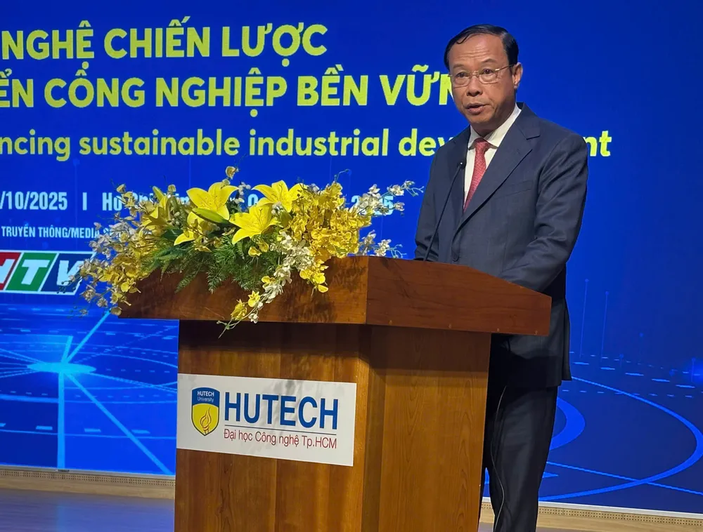 Phó chủ tịch UBND TP.HCM Nguyễn Văn Thọ phát biểu tại hội nghị. Ảnh: THU HÀ CONG-NGHE.jpg