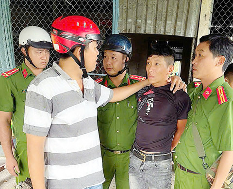 Thưởng “nóng” Công an xã Óc Eo trong vụ bắt nhanh đối tượng cướp tiền, điện thoại 1 cuop giat 1