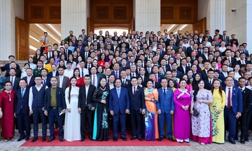 Vượt 'sóng' toàn cầu, doanh nghiệp Việt bật dậy mạnh mẽ