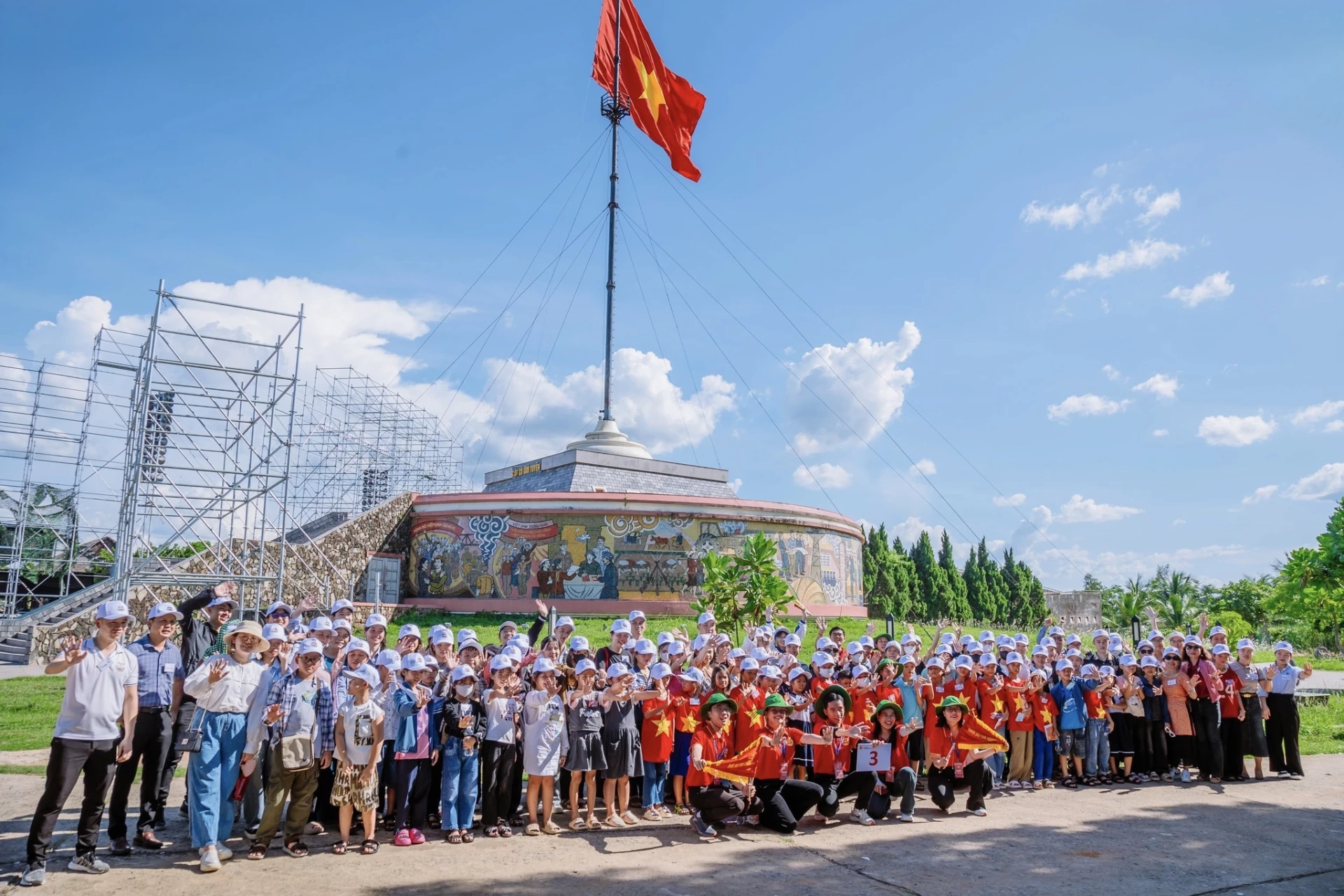 Nhà sử học Dương Trung Quốc: “Phải làm sao để Quảng Trị xứng đáng với ý nghĩa trong tên gọi của mình” 1 Các di tích lịch sử, văn hóa cần được trân trọng và phát huy giá trị - Ảnh: AET