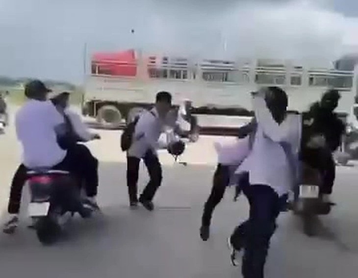 Công an Thanh Hóa thông tin vụ bạo lực học đường khiến học sinh tử vong 1 hien-truong-vu-viec-06-1760691757294738091973.jpg