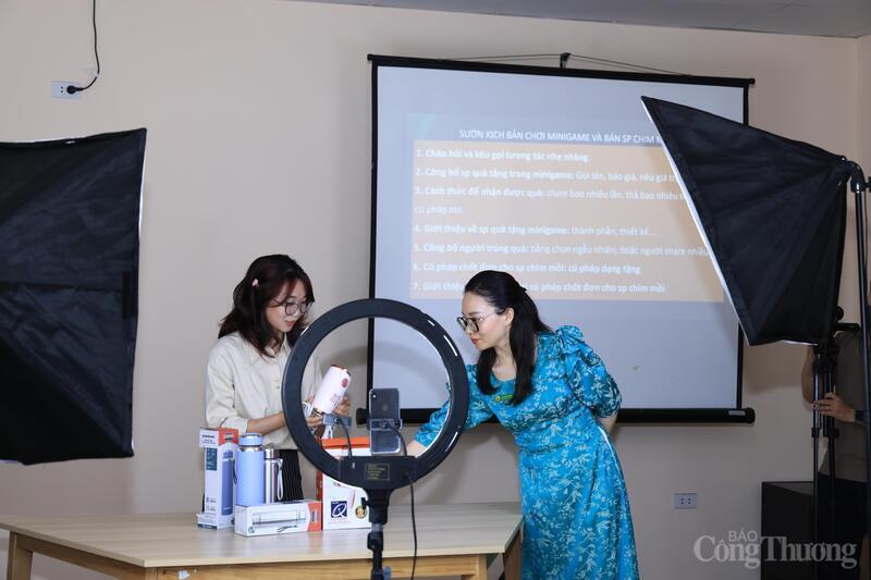 Thương mại điện tử bứt phá đặt ra yêu cầu chuẩn kết nối dữ liệu 1 Thương mại điện tử tại Việt Nam đang bứt phá mạnh mẽ. Ảnh minh hoạ