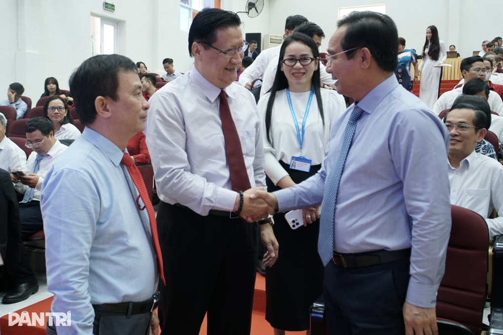 Chủ tịch TPHCM: Khu Công nghệ cao phải dẫn đầu về AI và chip bán dẫn - 1 Chủ tịch TPHCM: Khu Công nghệ cao phải dẫn đầu về AI và chip bán dẫn - 1
