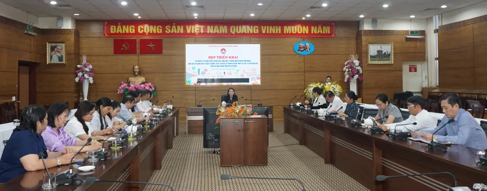 Sở GD&ĐT TP.HCM họp triển khai thí điểm tăng cường xây dựng môi trường học đường lành mạnh hạn chế sử dụng điện thoại di động, thiết bị điện tử. Ảnh: NQ khong-dung-dien-thoai.jpg
