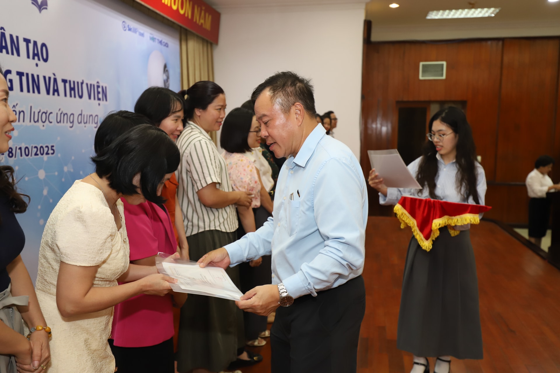 Bế mạc Khóa học AI cho chuyên gia thông tin và thư viện 14 Nhà báo Lưu Quang Định