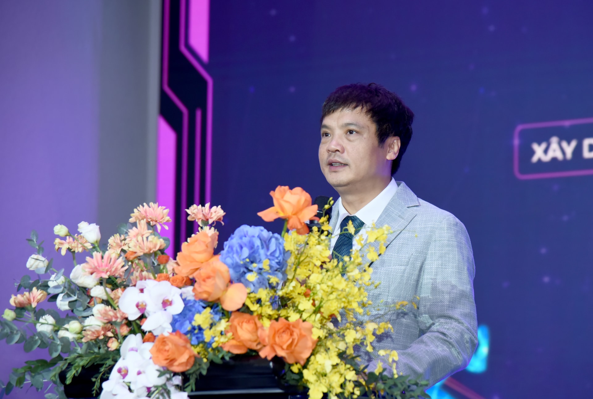 Các ngành nào ở Việt Nam đang tăng tốc ứng dụng AI? 2 ong-khoa.jpg