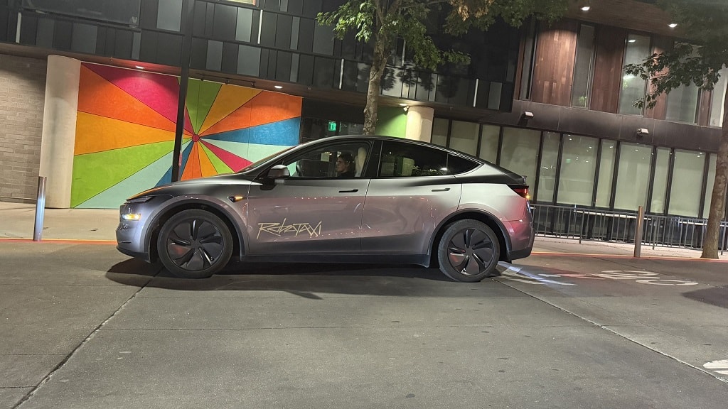 Việt Nam đang ở đâu trong hành trình ứng dụng xe tự lái? 1 tesla.jpeg