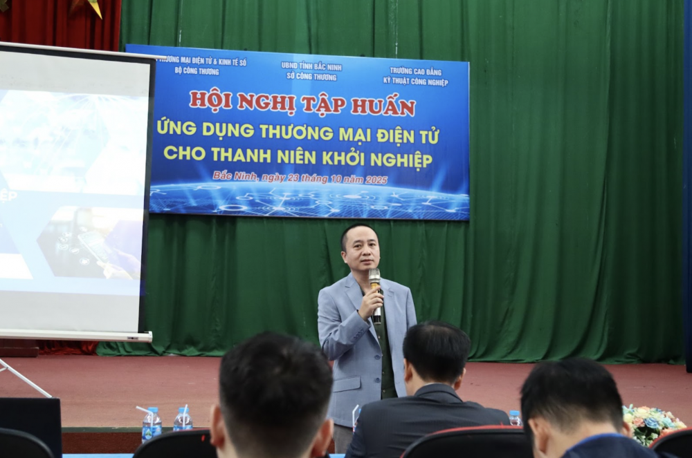 Hỗ trợ thanh niên khởi nghiệp cùng thương mại điện tử 1 Ông Nguyễn Phan Huy Khôi, Giám đốc Trung tâm Hỗ trợ Thanh niên Khởi nghiệp Việt Nam