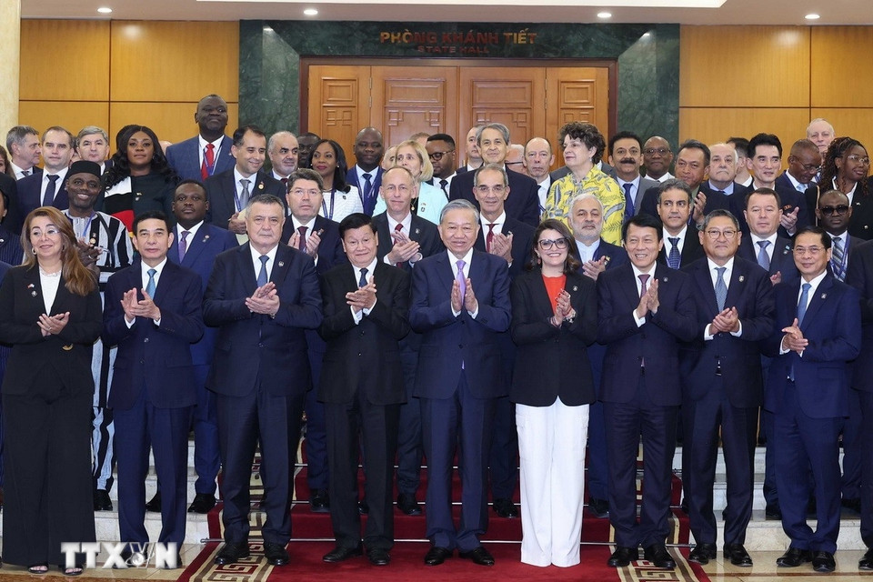 Đề nghị cấm sử dụng AI mô phỏng khuôn mặt người nổi tiếng để lừa đảo, bôi nhọ 4 Tổng Bí thư Tô Lâm: Đưa không gian mạng trở thành không gian của luật pháp