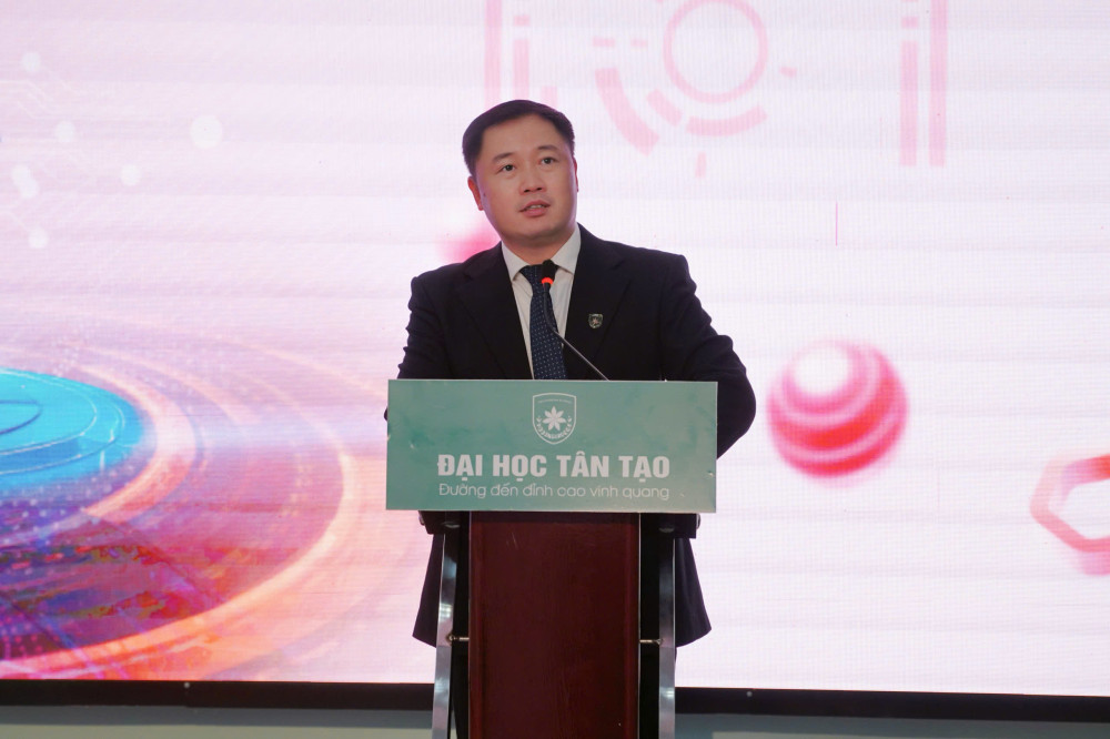 TS. Nguyễn Mai Lâm - quyền Hiệu trưởng Trường Đại học Tân Tạo phát biểu tại buổi tập huấn