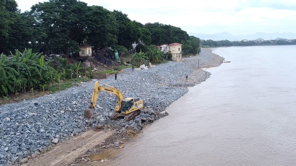 Ứng phó bão số 11: Các địa phương gấp rút kiểm đếm tàu thuyền, bảo vệ đê điều và sản xuất - Ảnh 4.