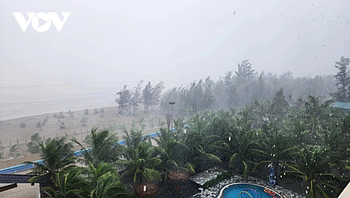 Dự báo thời điểm bão số 10 sẽ đi vào đất liền 2 Bão số 10 gây mưa cực kỳ lớn gây nguy cơ ngập úng, lũ quét, sạt lở đất ở nhiều nơi