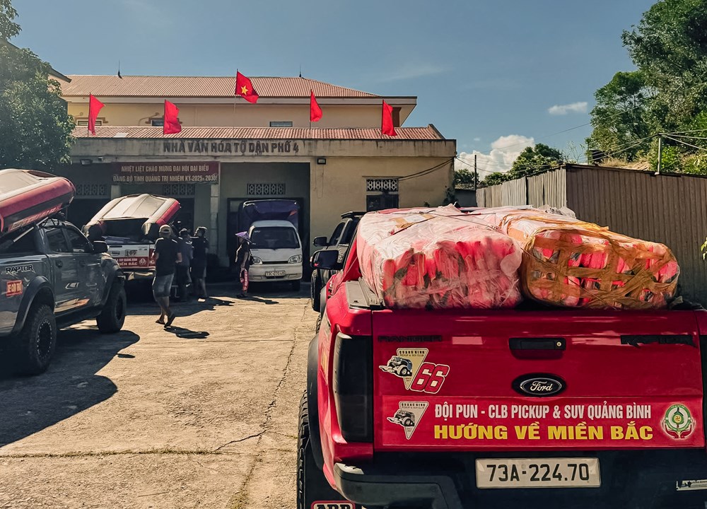 Kịp thời ứng cứu người dân vùng lũ Thái Nguyên 2 Quảng Trị: Các đội nhóm hỗ trợ ứng cứu người dân vùng lũ Thái Nguyên - ảnh 2