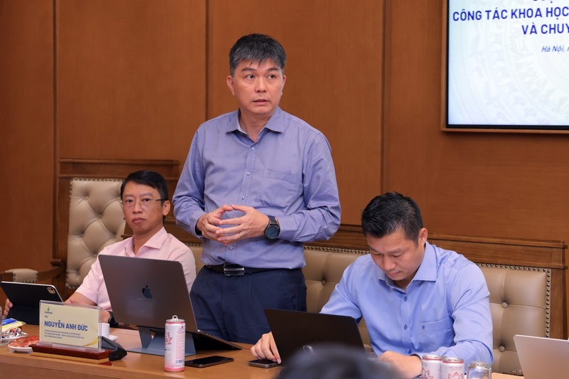 Petrovietnam làm chủ công nghệ mới, chuyển đổi số tư duy 'AI-First' 3 Ông Nguyễn Anh Đức, Trưởng Ban Khoa học Công nghệ và Chuyển đổi số Petrovietnam báo cáo tại cuộc họp (Ảnh Petrovietnam)
