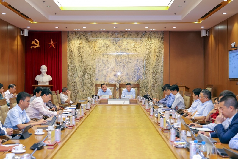 Petrovietnam làm chủ công nghệ mới, chuyển đổi số tư duy 'AI-First' 2 Chủ tịch HĐTV Petrovietnam Lê Mạnh Hùng và Tổng Giám đốc Petrovietnam Lê Ngọc Sơn chủ trì cuộc họp Ban Chỉ đạo KHCN, ĐMST và CĐS Petrovietnam lần thứ 4 (Ảnh Petrovietnam)