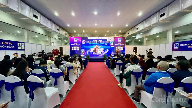 AI thúc đẩy đổi mới sáng tạo cho thế hệ trẻ Việt Nam 1 Tọa đàm “Sân chơi công nghệ - AI và đổi mới sáng tạo”.