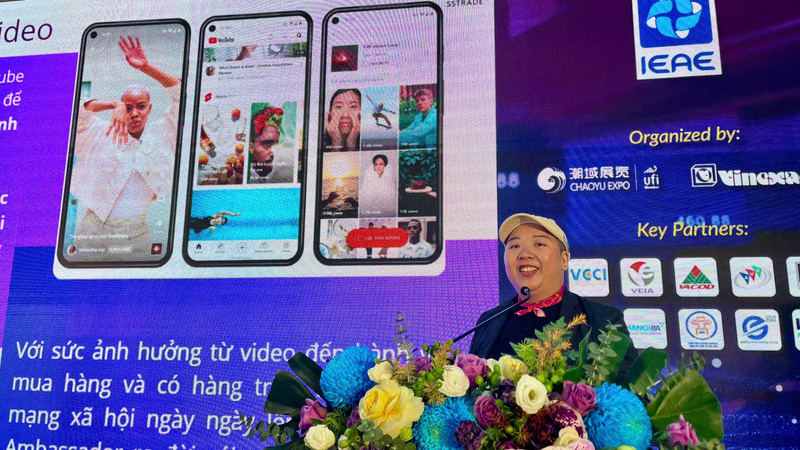 AI thúc đẩy đổi mới sáng tạo cho thế hệ trẻ Việt Nam 4 Bà Bùi Hoàng Lê, Giám đốc Talent House ACCESSTRADE Việt Nam, đại diện nhóm KOC Việt Nam chia sẻ tại sự kiện
