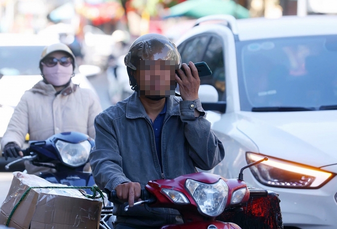 Xử lý hàng trăm tài xế che biển số, sử dụng điện thoại khi tham gia giao thông