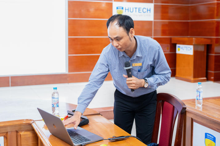 Giảng viên Khoa Tài chính 7 Giảng viên Khoa Tài chính - Thương mại cập nhật xu hướng ứng dụng AI trong nghiên cứu khoa học lĩnh vực kinh tế 105