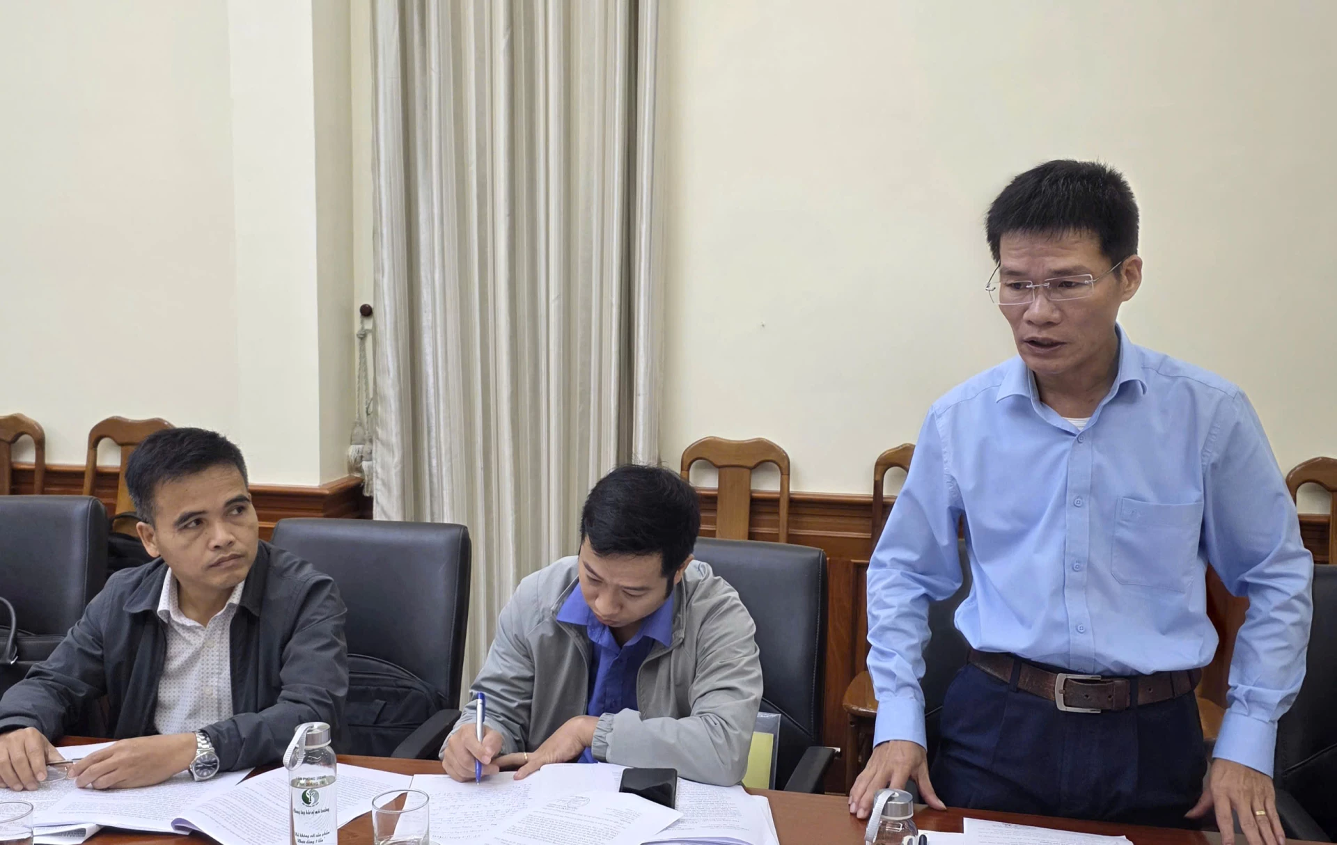 Quản lý tốt quy hoạch, chú trọng tái chế, tái sử dụng rác thải 4 Đại diện lãnh đạo Công ty Cổ phần Công trình - Môi trường đô thị Quảng Bình phát biểu tại buổi làm việc - Ảnh: T.T