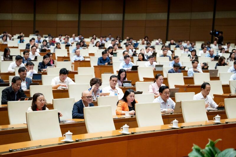 Chiều ngày 13/11, Quốc hội thảo luận tại hội trường về Luật Thương mại điện tử. Ảnh: QH