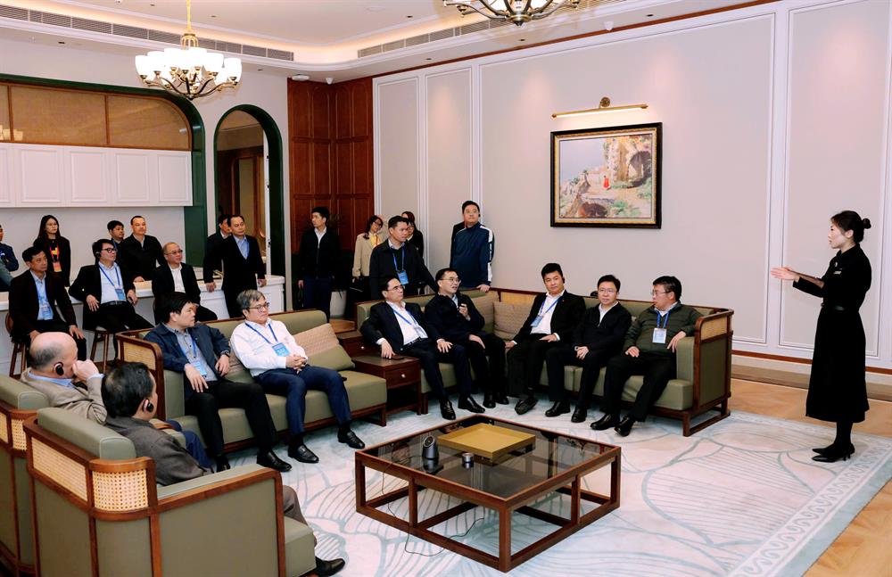 Đoàn cán bộ lãnh đạo Học viện, các ban, bộ, ngành, cơ quan Trung ương và địa phương Việt Nam tham ... 7 1764323093 225 z7254079759424 0f748843da3ef07f9903bdcfea3e6537.jpg&w=1000&mode=none