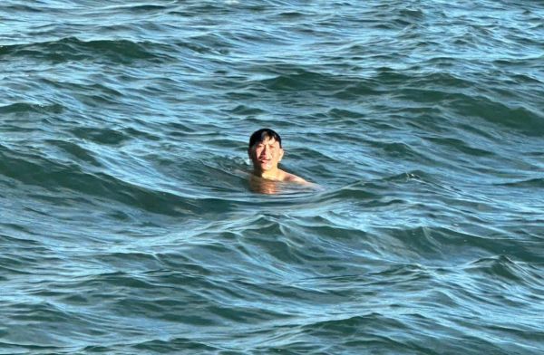 Lúc 16h10 ngày 08/11, tàu An Vĩnh Express khi đang tìm kiếm tại vị trí 14°26'N - 109°16'E (Nam Đông Nam đảo lý Sơn 56 hải lý ) thì phát hiện và cứu vớt được ông Lê Văn Sanh  (nguồn: ĐPCC)