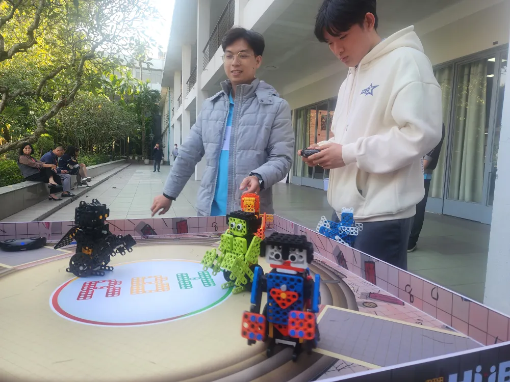 Khởi động cuộc thi Vô địch Quốc gia STEM, AI và Robotics 2025-2026 1 20251128_151334.jpg