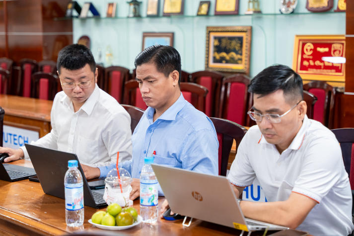 Giảng viên Khoa Tài chính 8 Giảng viên Khoa Tài chính - Thương mại cập nhật xu hướng ứng dụng AI trong nghiên cứu khoa học lĩnh vực kinh tế 111