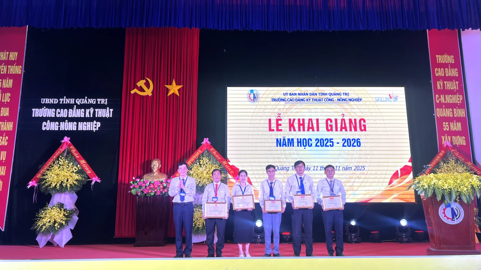 Tập thể và cá nhân Trường Cao đẳng Kỹ thuật Công -  Nông nghiệp Quảng Trị nhận bằng khen của Chủ tịch UBND tỉnh