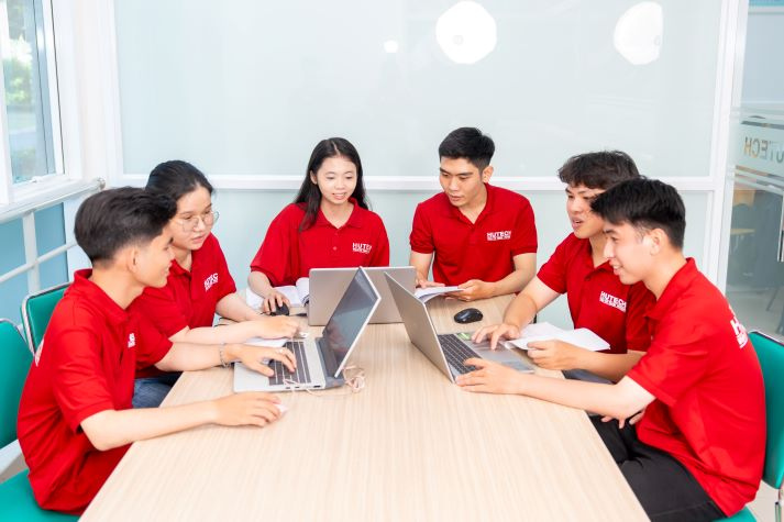 [Hướng nghiệp 2026] Ngành Kỹ thuật điện tử - viễn thông trong thời đại AI và tự động hóa 17