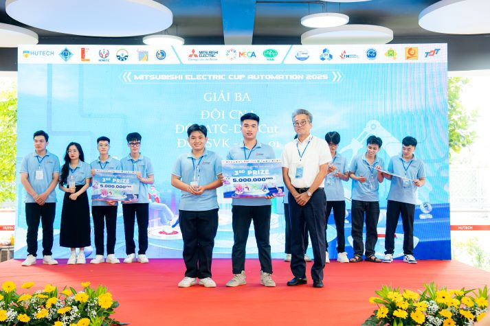 Sinh viên HUTECH đề xuất giải pháp ứng dụng AI thiết thực 5 Sinh viên HUTECH đề xuất giải pháp ứng dụng AI thiết thực 57