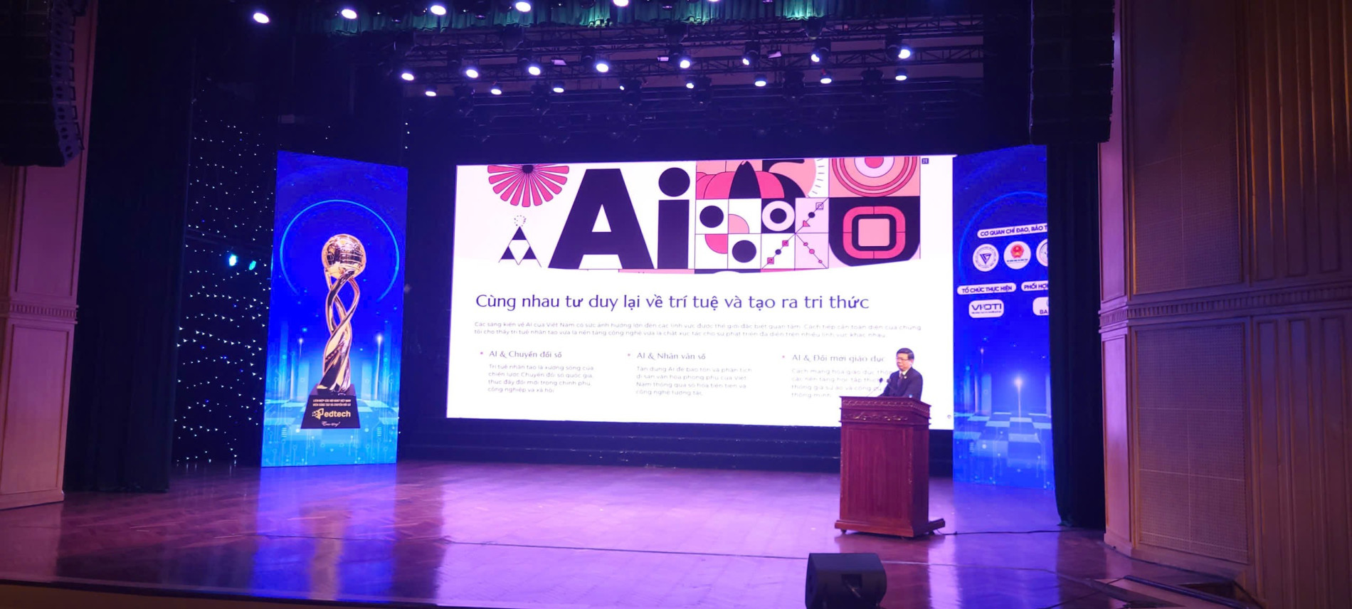 Thúc đẩy đổi mới sáng tạo, chuyển đổi số 3 tm-img-alt