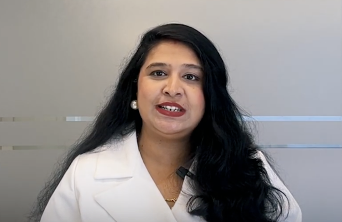 Chuyên gia lo người trẻ 'rỗng não' vì AI 1 TS. Rakhee Das chia sẻ tại hội thảo qua hình thức trực tuyến. Ảnh chụp màn hình