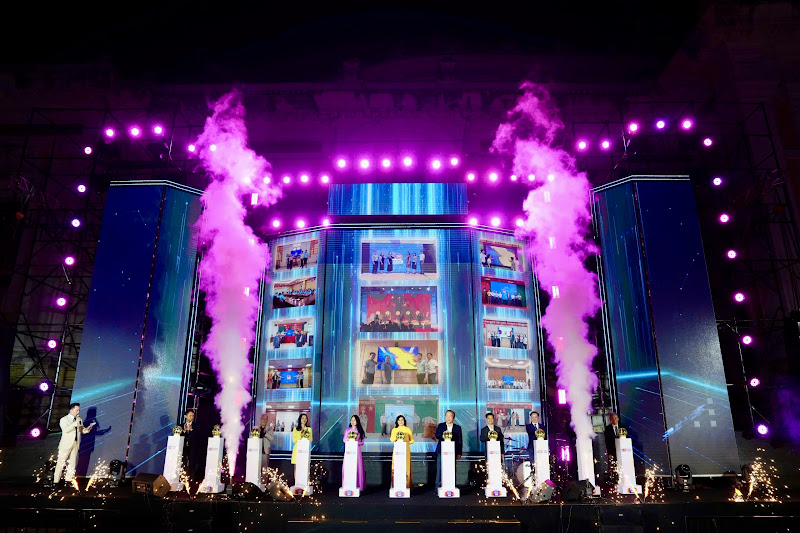 Lễ Khai mạc Tuần lễ Thương mại điện tử quốc gia và Ngày mua sắm trực tuyến Việt Nam 1