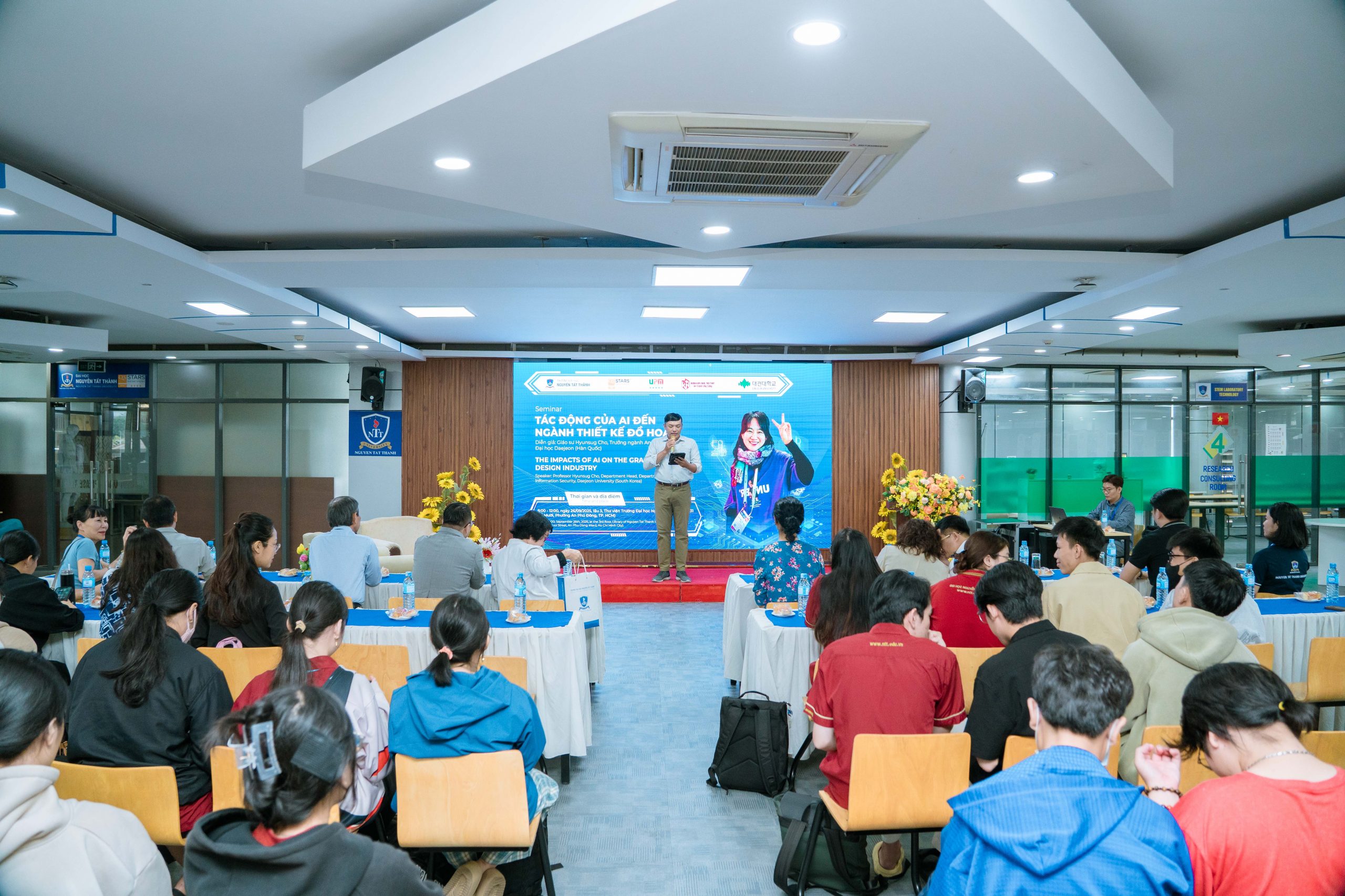 NTTU thuong xuyen to chuc cac chuong trinh dao tao va workshop giup giang vien va sinh vien cap nhat