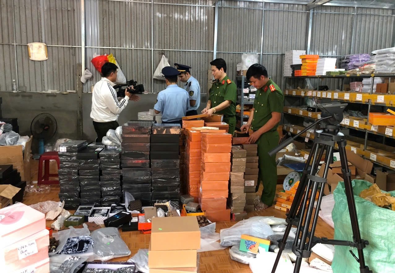 Cơ quan chức năng