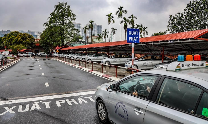 Người dân nói gì về đề xuất bỏ bài thi mô phỏng tình huống giao thông trong sát hạch cấp GPLX? 2 anh man hinh 2025 11 25 luc 0958 151244