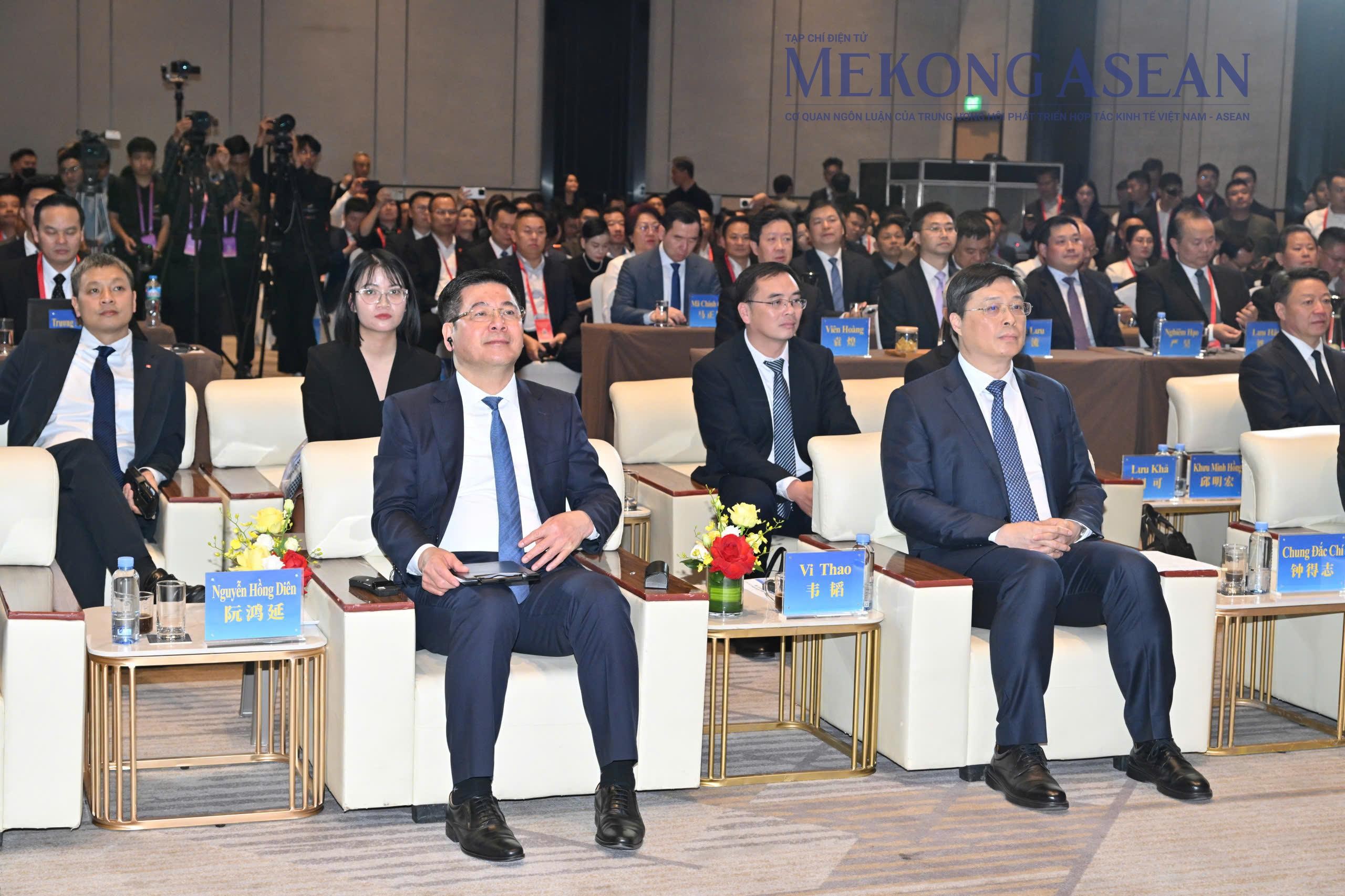 Ba định hướng chiến lược hợp tác Việt Nam – Quảng Tây (Trung Quốc) Ba định hướng chiến lược hợp tác Việt Nam – Quảng Tây (Trung Quốc)