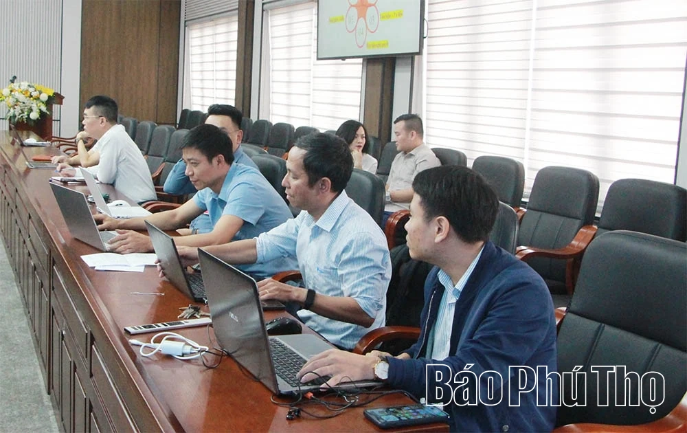 Tập huấn sử dụng ứng dụng Sổ tay đảng viên điện tử 2 Tập huấn sử dụng ứng dụng Sổ tay đảng viên điện tử