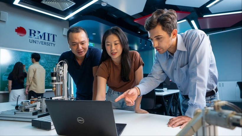 Bộ GDĐT đang xây dựng chính sách ưu đãi vượt trội nhằm thu hút giảng viên, chuyên gia giỏi nước ngoài. Bộ GDĐT cho biết đang xây dựng chính sách ưu đãi vượt trội nhằm thu hút, sử dụng và trọng dụng giảng viên, chuyên gia giỏi trong và ngoài nước..jpg