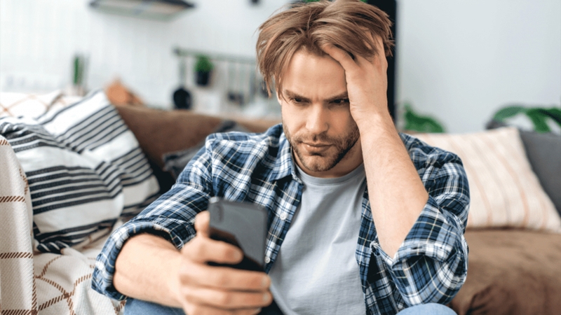 Ngồi trước màn hình quá lâu để xem video dễ gây hại cho sức khoẻ