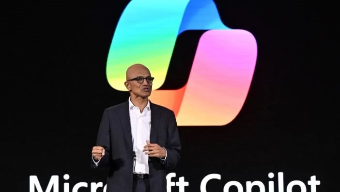 Microsoft gặp khó khi thương mại hóa chatbot AI, nhiều khách hàng quay lưng, chuyển sang dùng Gemini của Google- Ảnh 1.