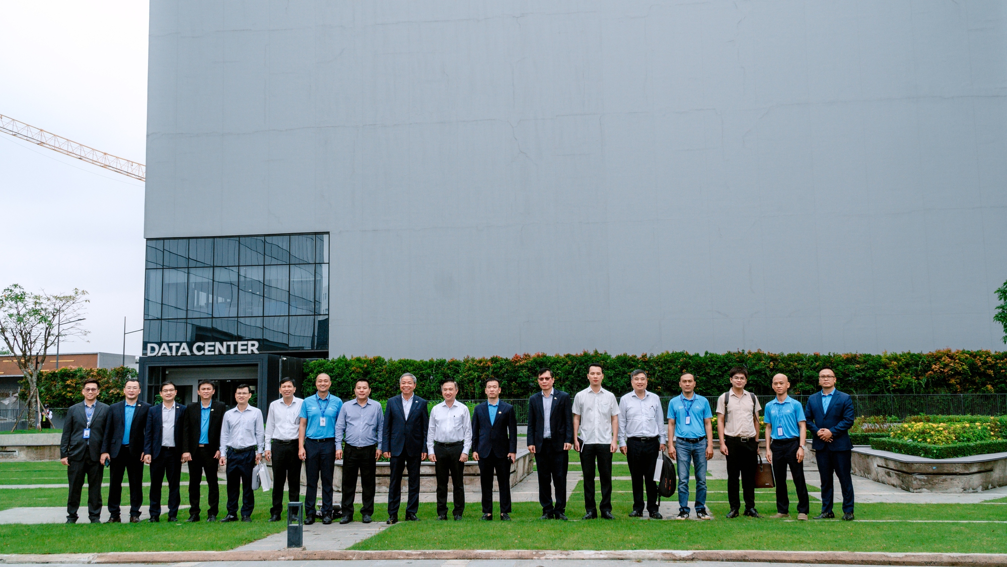 Thường trực Thành ủy TP.HCM làm việc tại CMC, nghe kiến nghị thúc đẩy hạ tầng số – nhân lực AI và cơ chế cho kinh tế tư nhân- Ảnh 1. Thường trực Thành ủy TP.HCM làm việc tại CMC, nghe kiến nghị thúc đẩy hạ tầng số – nhân lực AI và cơ chế cho kinh tế tư nhân- Ảnh 1.