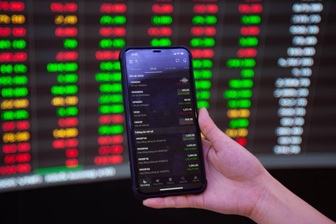 Chứng khoán đầu tuần hưng phấn, cổ phiếu Vingroup dẫn dắt thị trường