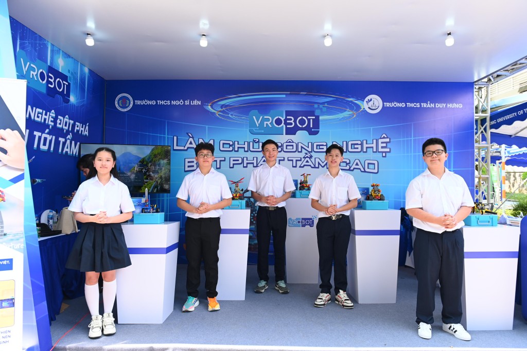 Đội thi Startup với dự án “V-Robot” của trường THCS Ngô Sỹ Liên Đội thi Startup với dự án “V-Robot” của trường THCS Ngô Sỹ Liên