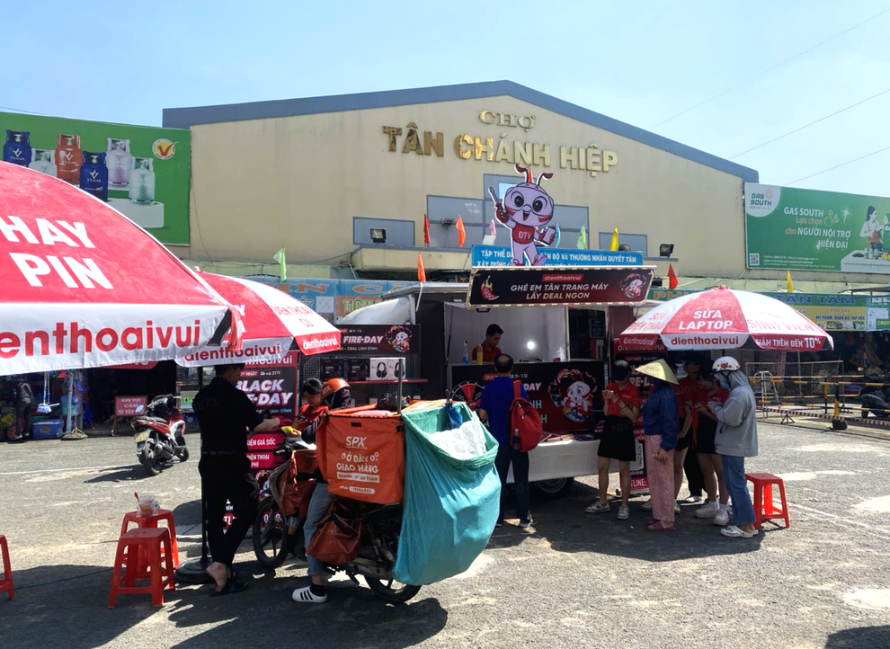 Điện Thoại Vui ra mắt trạm công nghệ lưu động miễn phí vệ sinh điện thoại - 3