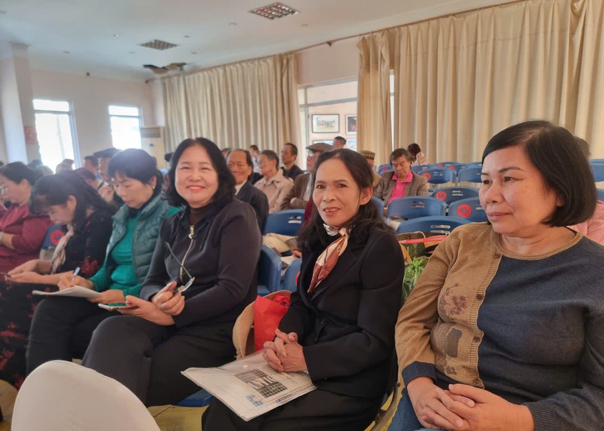 Văn học - Nghệ thuật Quảng Ninh : Từ lý luận phê bình đến trách nhiệm với di sản 2 du-hop-3-1764173496.jpg