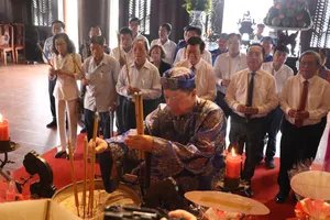 Quỹ khuyến học Nguyễn Hữu Cảnh trao học bổng và xe lăn cho sinh viên hiếu học 1 Lễ giỗ Đức Lễ Thành hầu Nguyễn Hữu Cảnh lần thứ 325